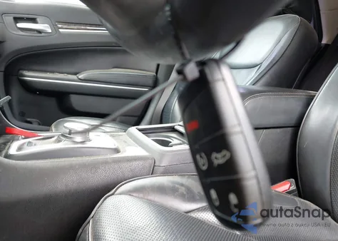 2019 Chrysler 300 Limited z USA, uszkodzony, nr VIN 2C3CCAEG3KH528635